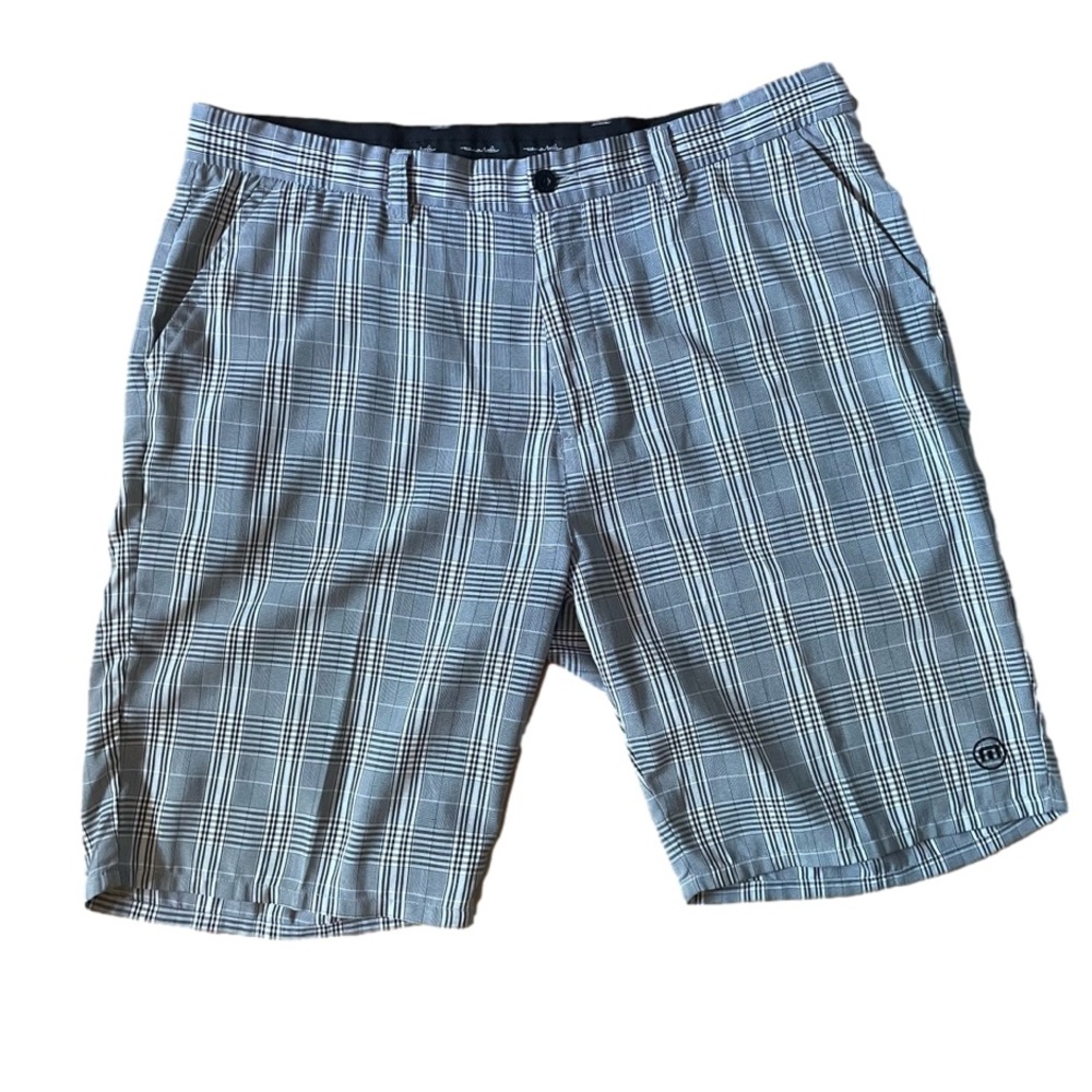 Travis Mathews Plaid Golf Shorts Men's Size
W40 Inseam 12" Gray Silver